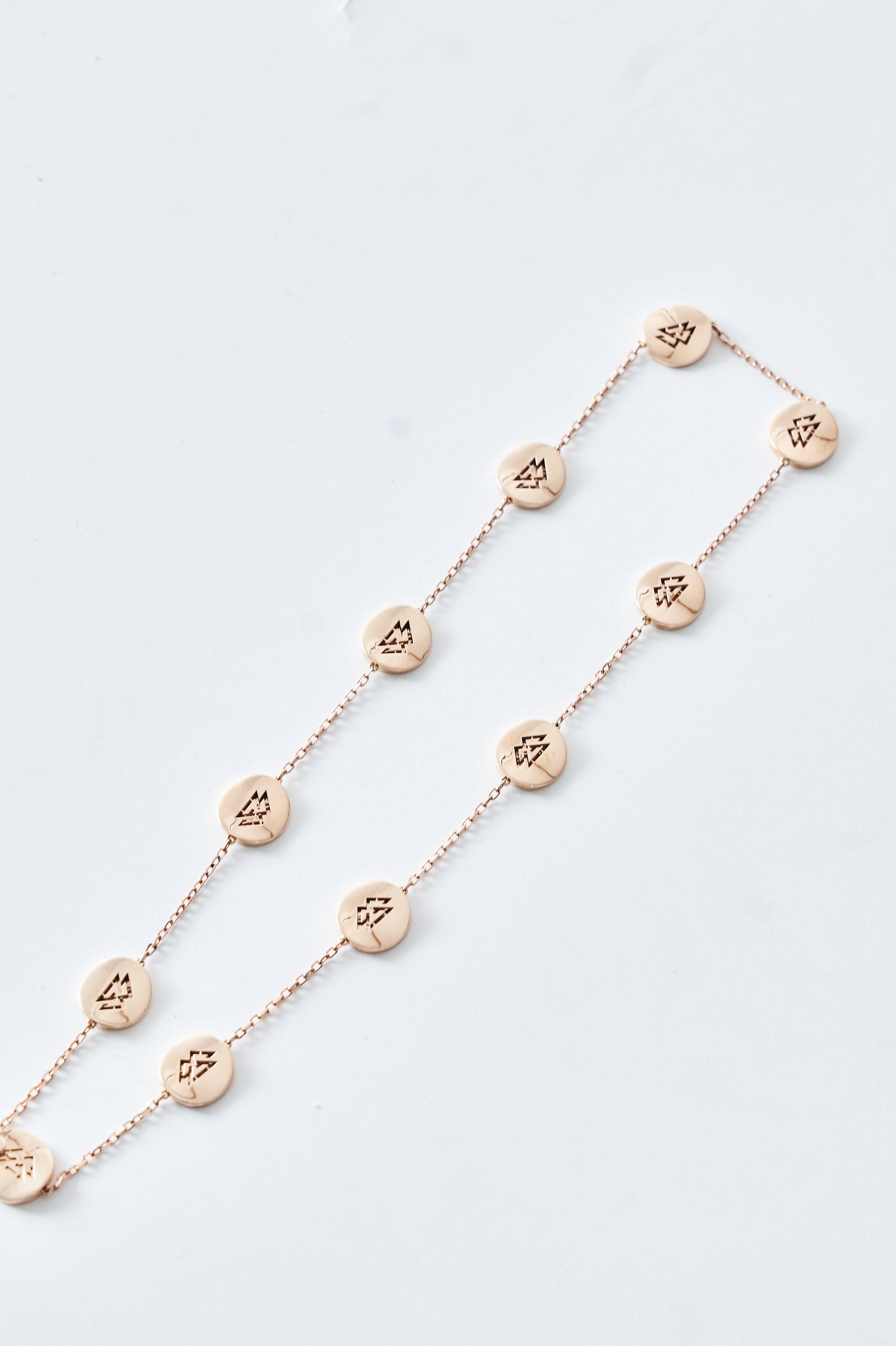 GOLDEN HOUR MOTIF NECKLACE