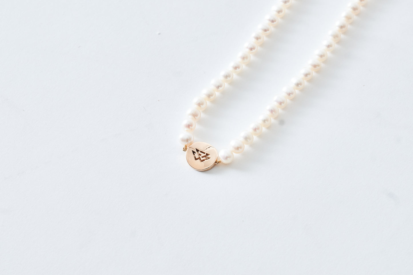 GOLDEN HOUR MOTHER PEARL NECKLACE