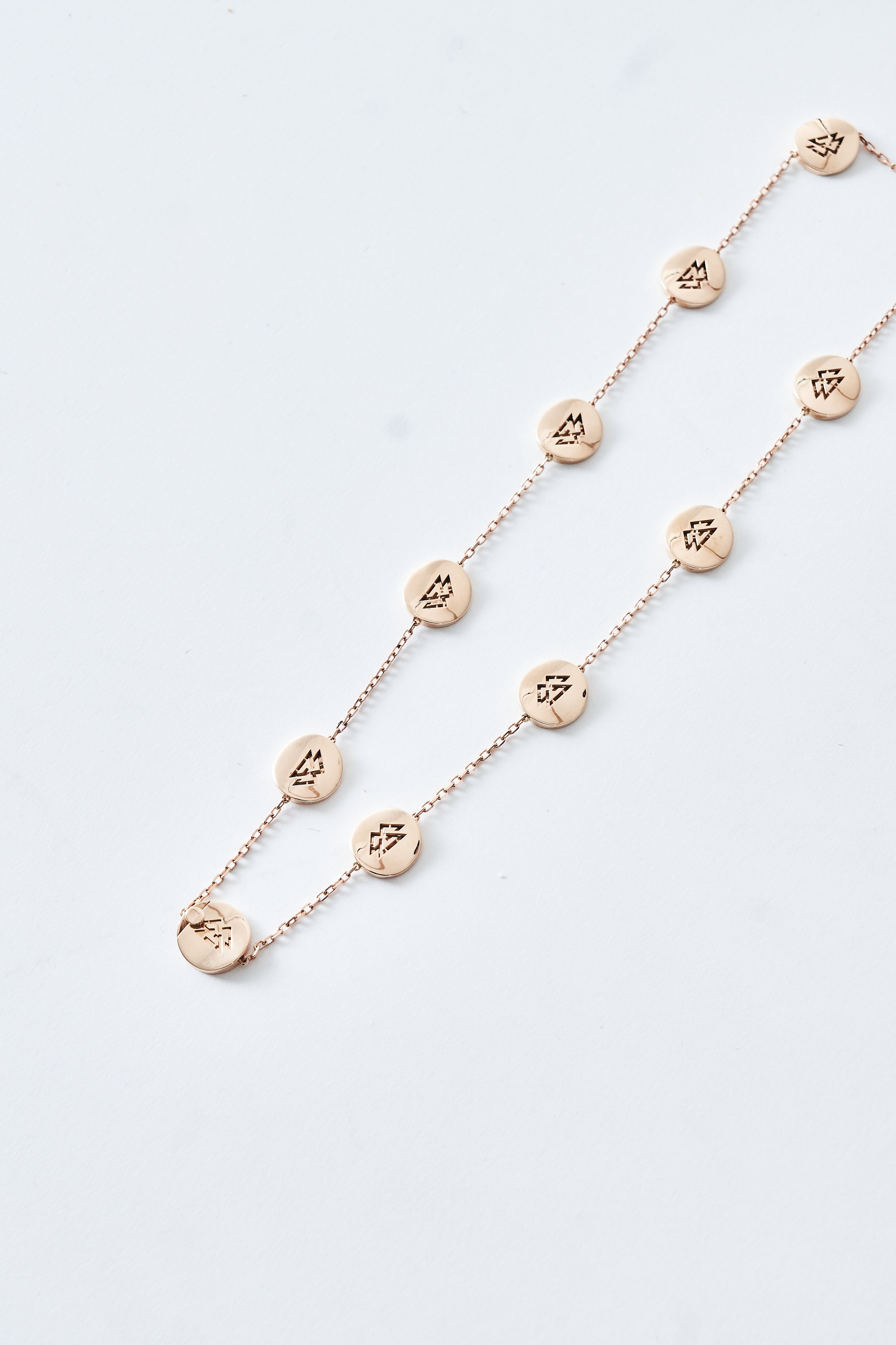 GOLDEN HOUR MOTIF NECKLACE